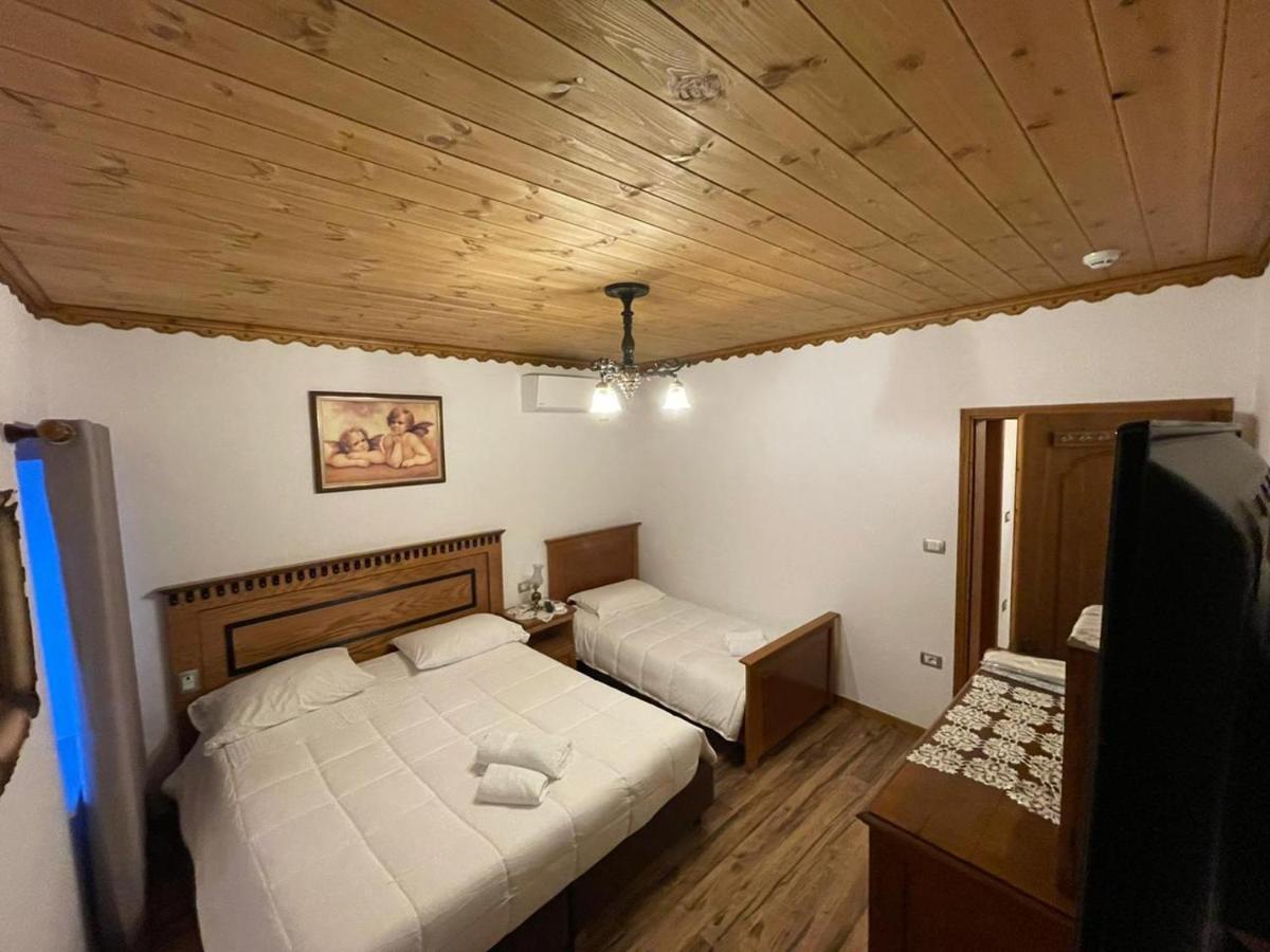Boutique Hotel Praga Gjirokastër Oda fotoğraf