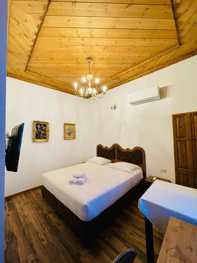 Boutique Hotel Praga Gjirokastër Oda fotoğraf