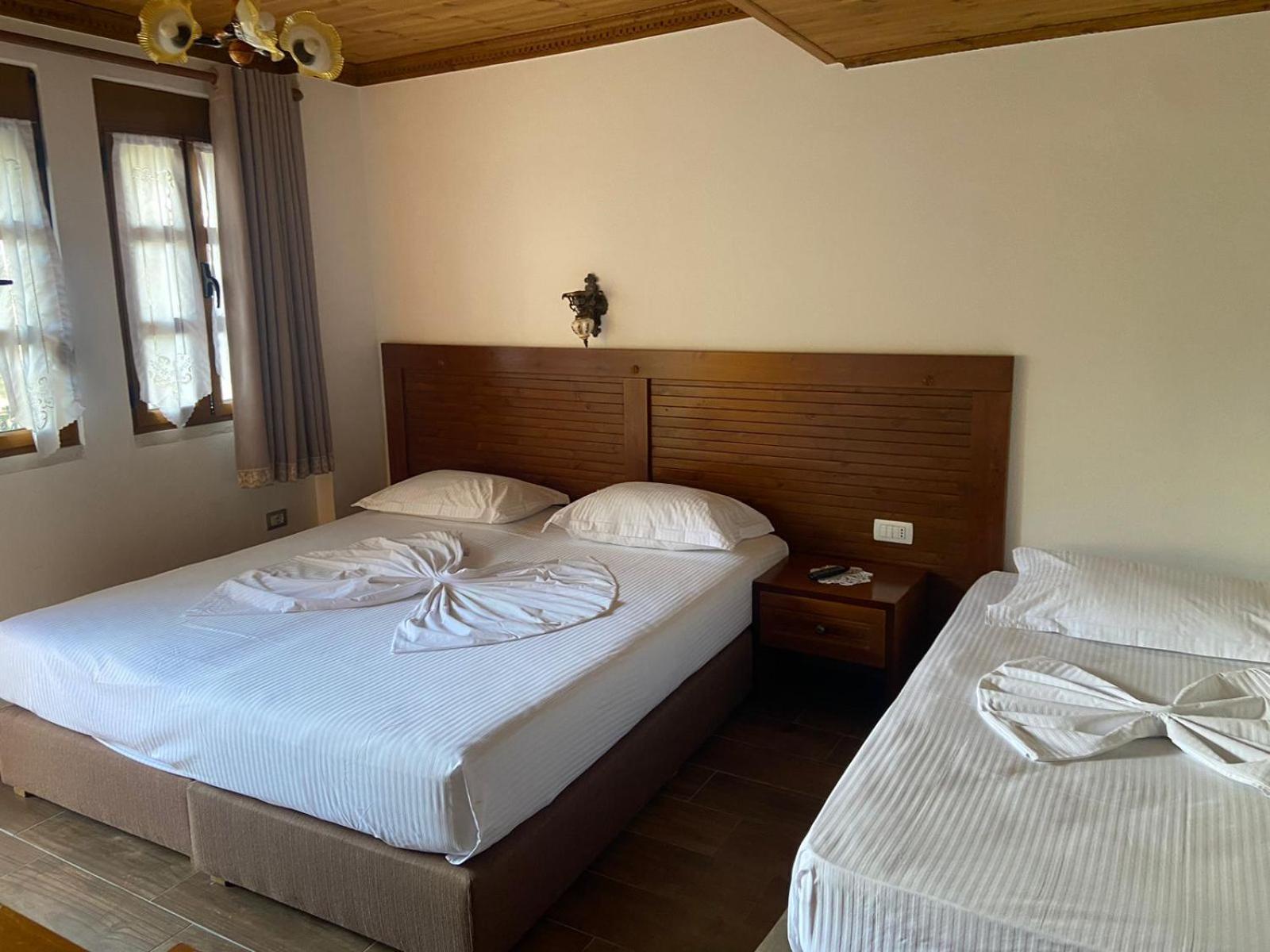 Boutique Hotel Praga Gjirokastër Dış mekan fotoğraf
