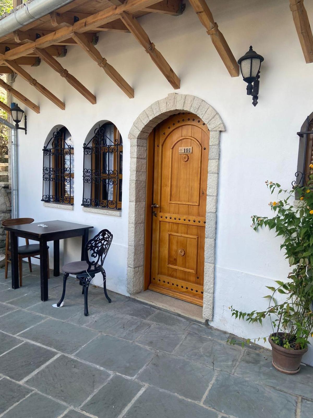 Boutique Hotel Praga Gjirokastër Dış mekan fotoğraf